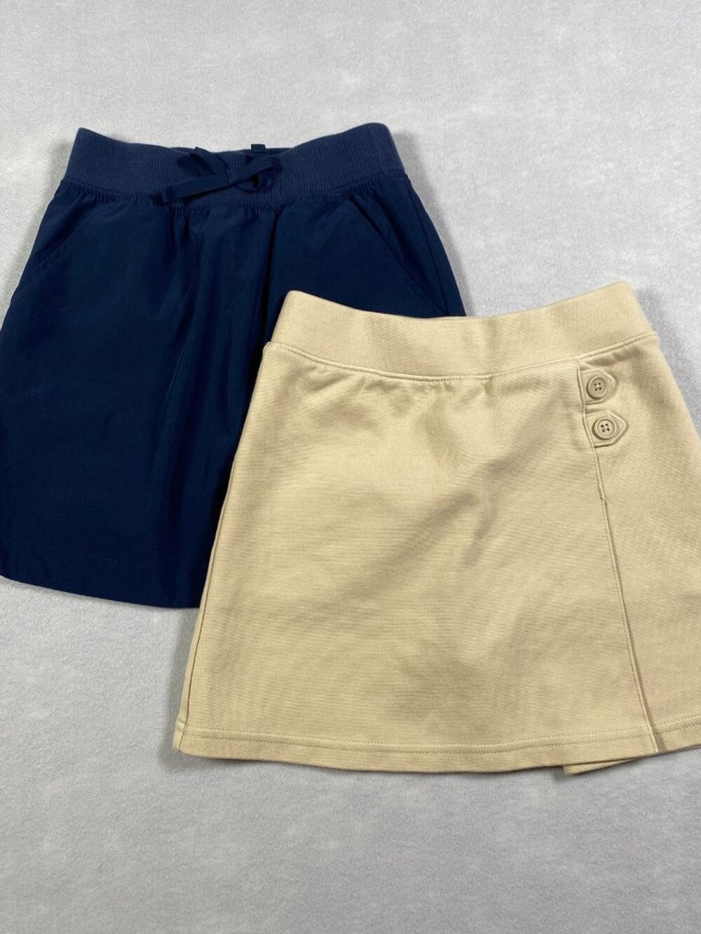 LOT OF 2: Cat & Jack Girls Uniform Skort Skirt Navy Blue and Beige Size XS (4/5)